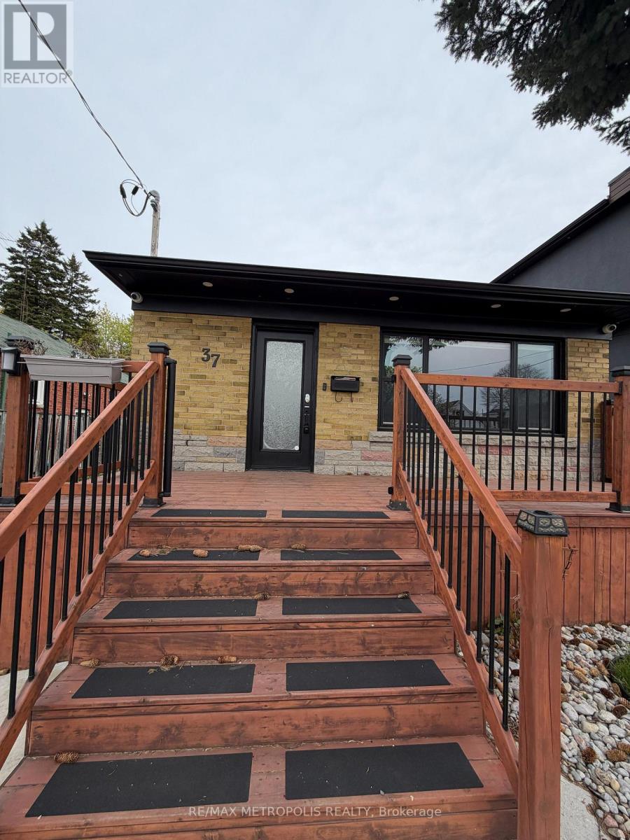 Detached at 37 LYNVALLEY CRESCENT, Toronto