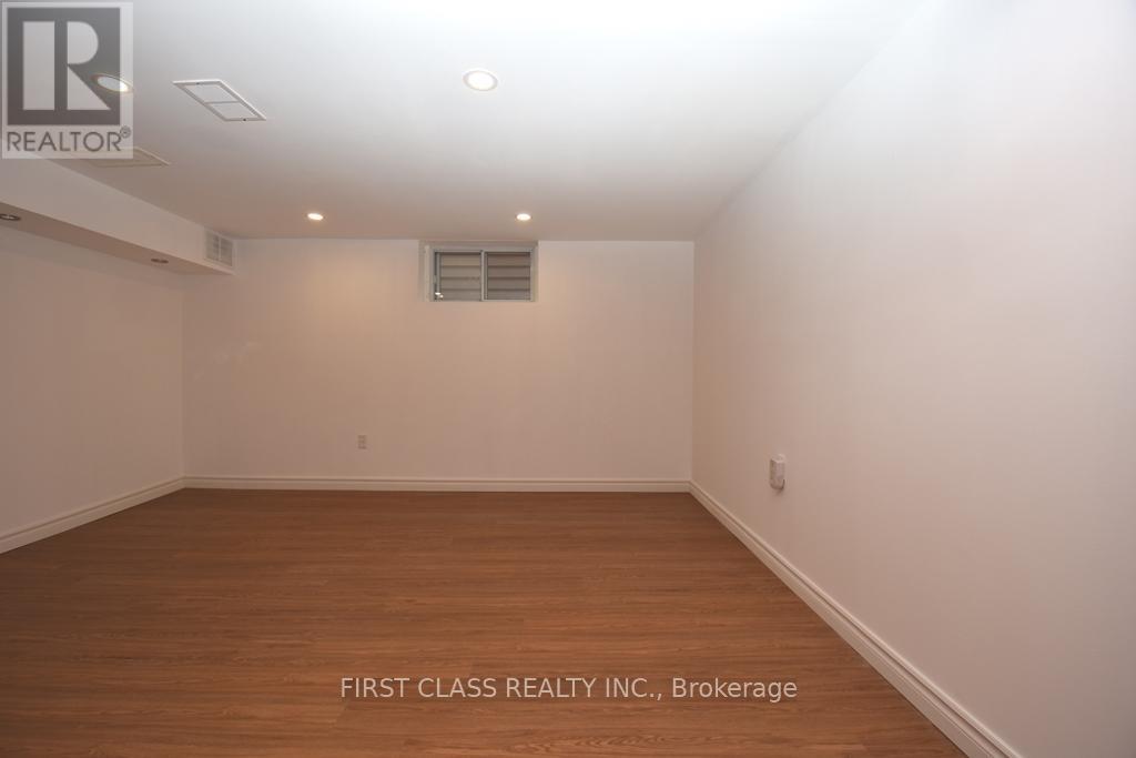 Detached at 87 VAUXHALL DRIVE, Toronto