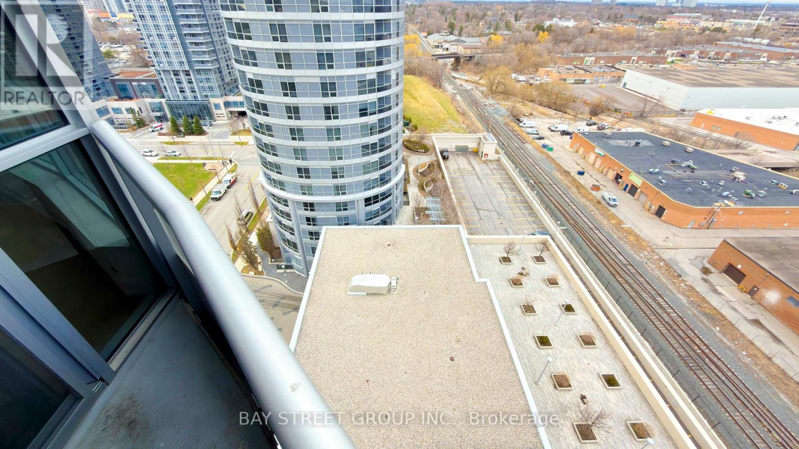 Apartment at 1508 - 151 VILLAGE GREEN SQUARE, Toronto