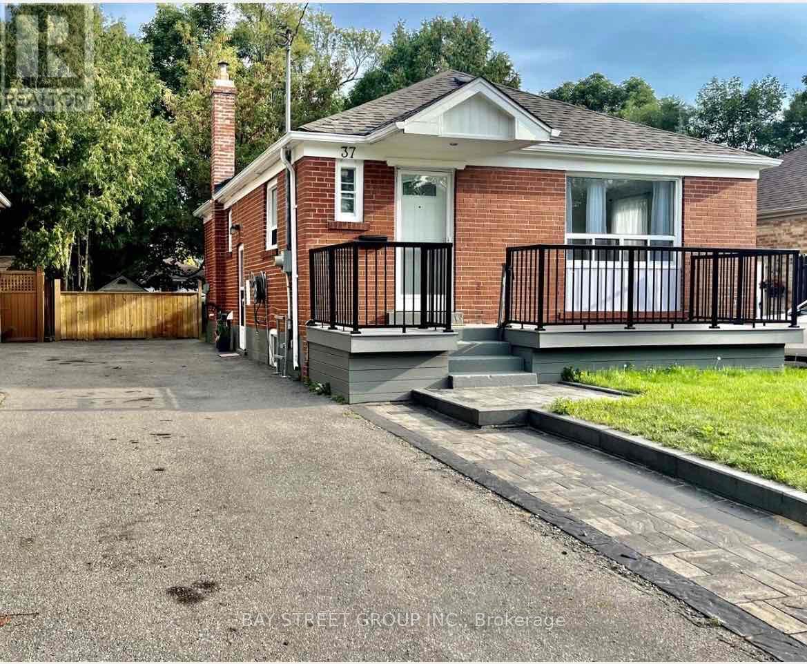 Detached at MAIN FLOOR - 37 BAYARD AVENUE, Toronto