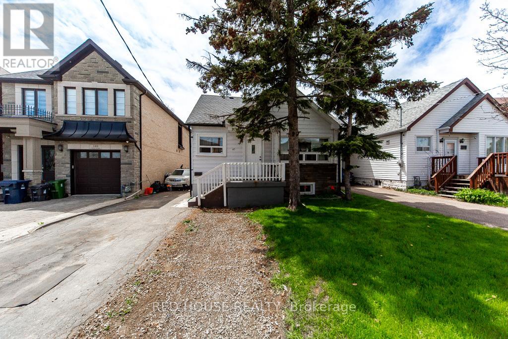 Detached at 40 NORTH WOODROW BOULEVARD, Toronto (Clairlea-Birchmount)