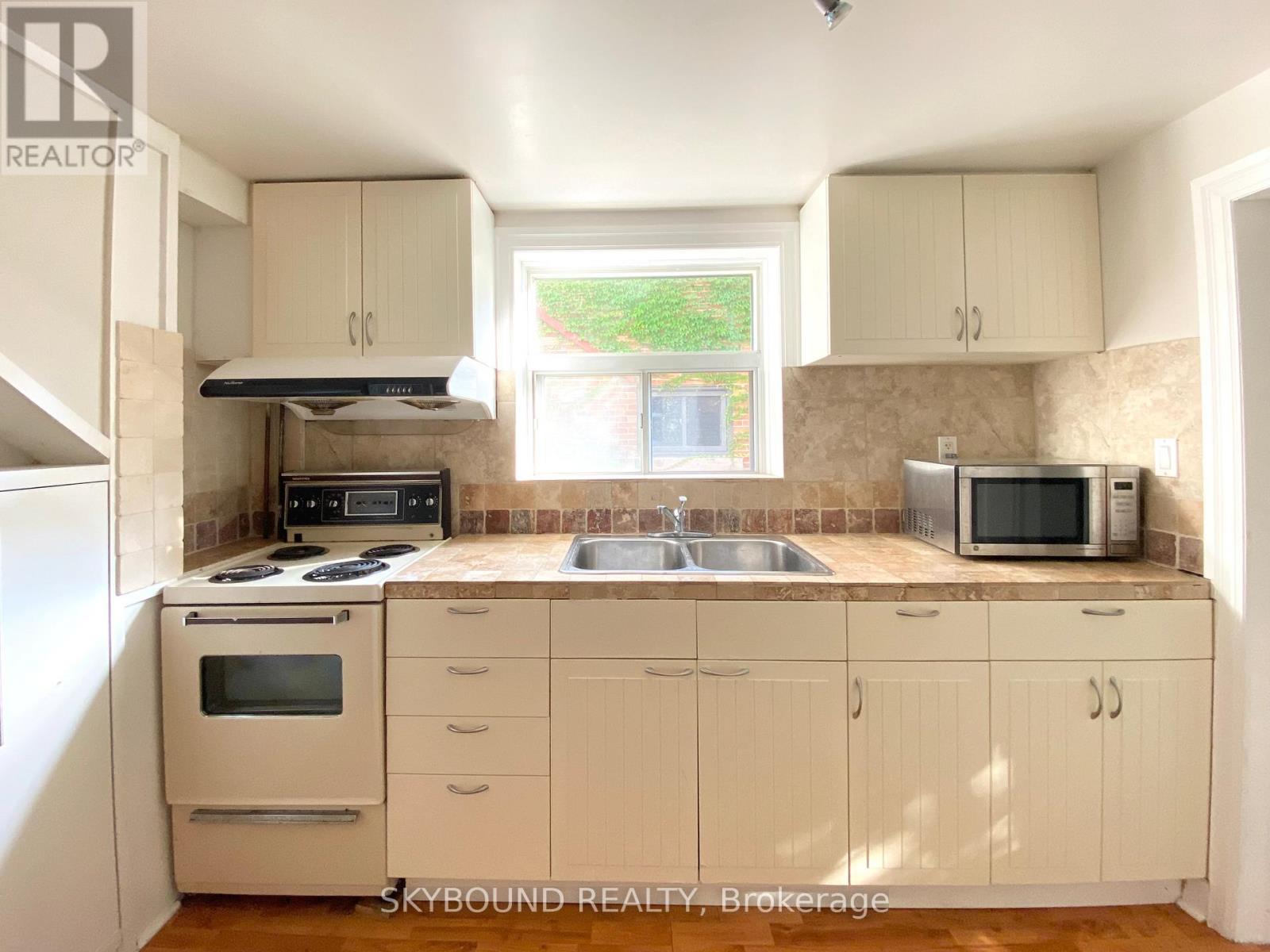 Detached at LOWER APARTMENT - 134 GLENWOOD CRESCENT, Toronto