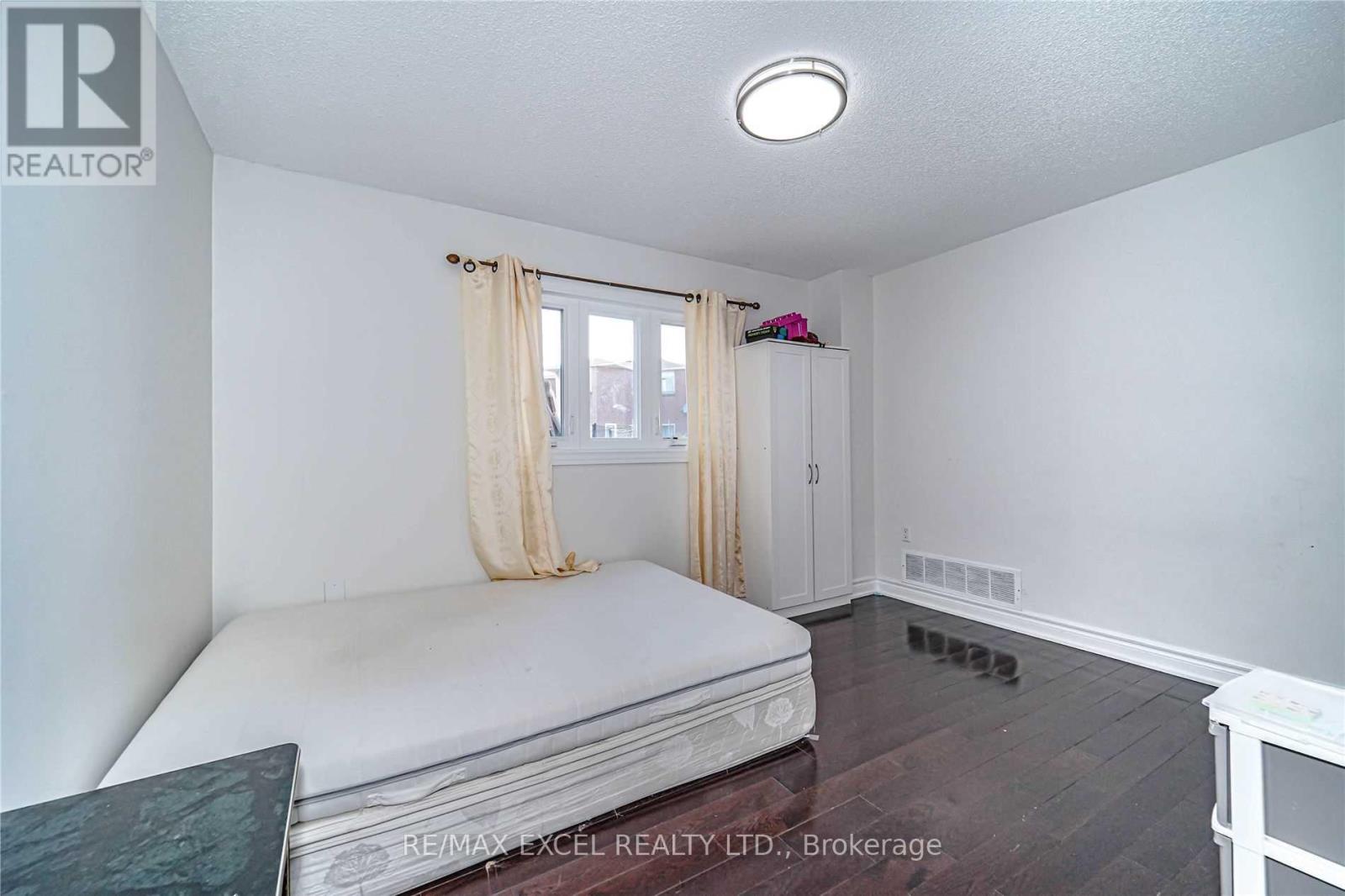 Detached at UPPER - 47 WHITELEAF CRESCENT, Toronto