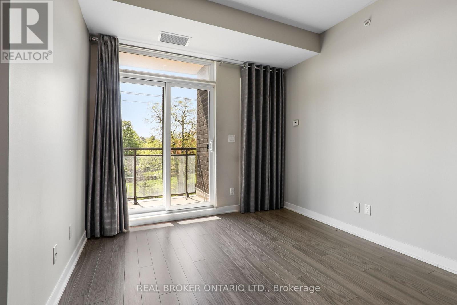Apartment at 323 - 3560 ST CLAIR AVENUE E, Toronto (Kennedy Park)