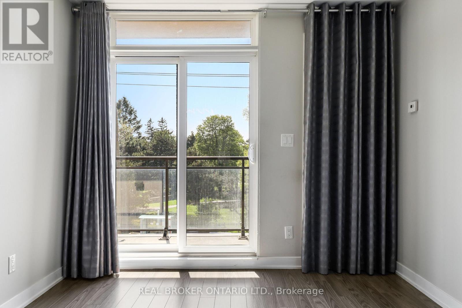 Apartment at 323 - 3560 ST CLAIR AVENUE E, Toronto