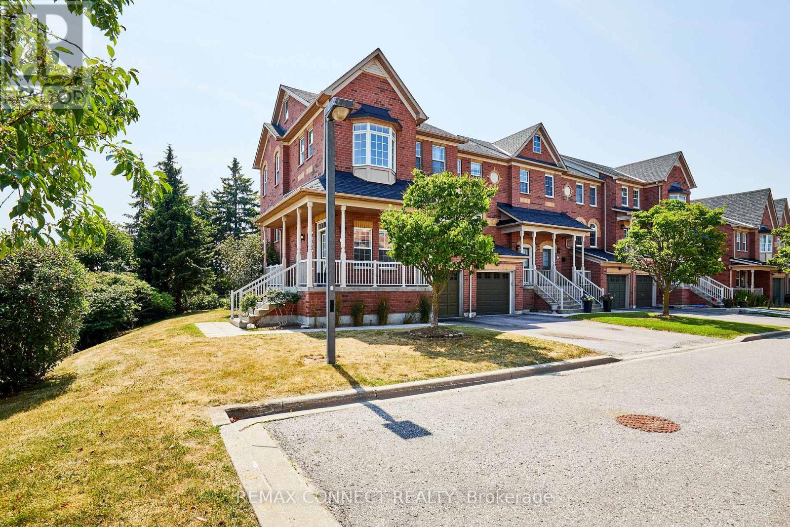 Townhouse at 31 - 575 STEEPLE HILL, Pickering (Woodlands)