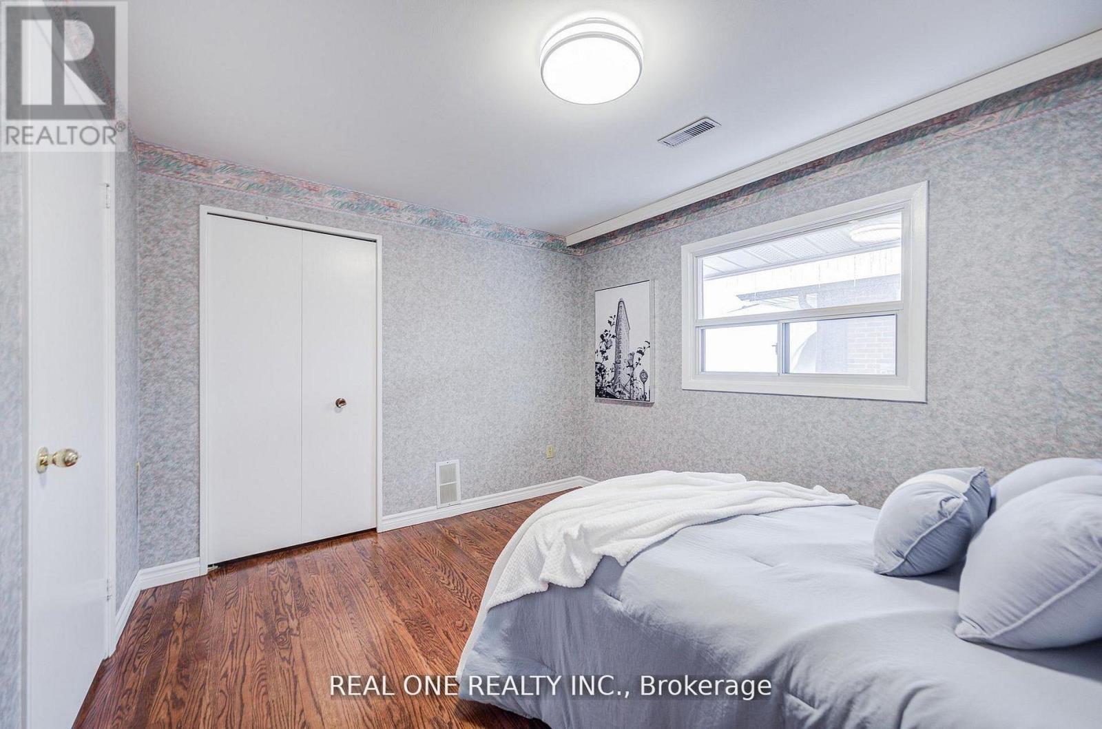 Detached at 22 KENMANOR BOULEVARD, Toronto