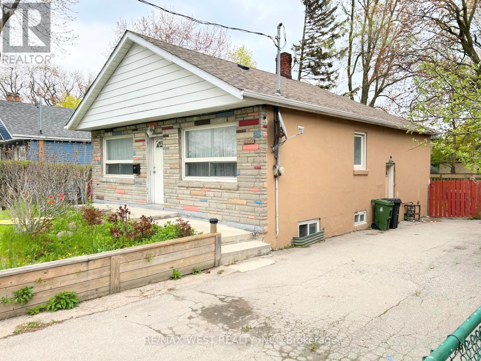 Detached at 2567 KINGSTON ROAD, Toronto