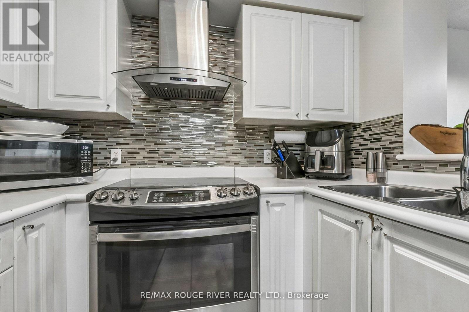 Apartment at 1203 - 11 LEE CENTRE DRIVE, Toronto