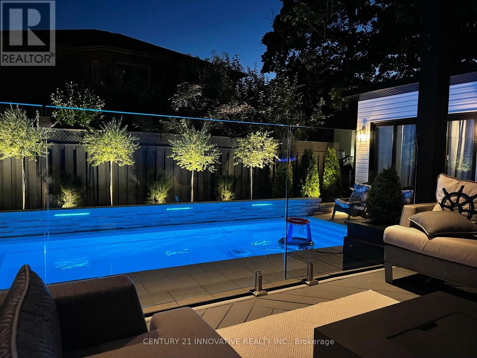 Detached at 6 DEVONRIDGE CRESCENT, Toronto