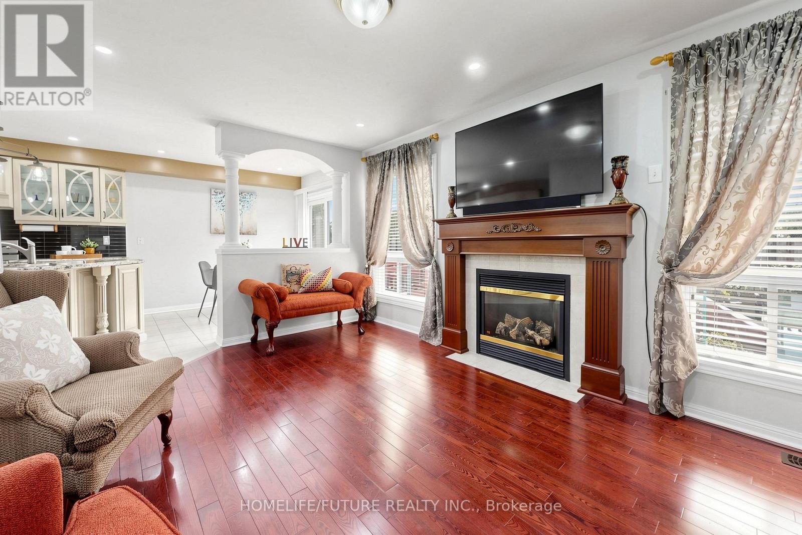 Semi-Detached/Link at 72 HYACINTH CRESCENT, Toronto