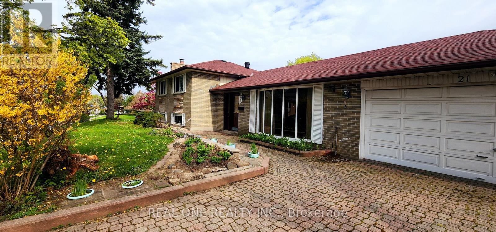 Detached at 21 PEGASUS TRAIL, Toronto (Woburn)