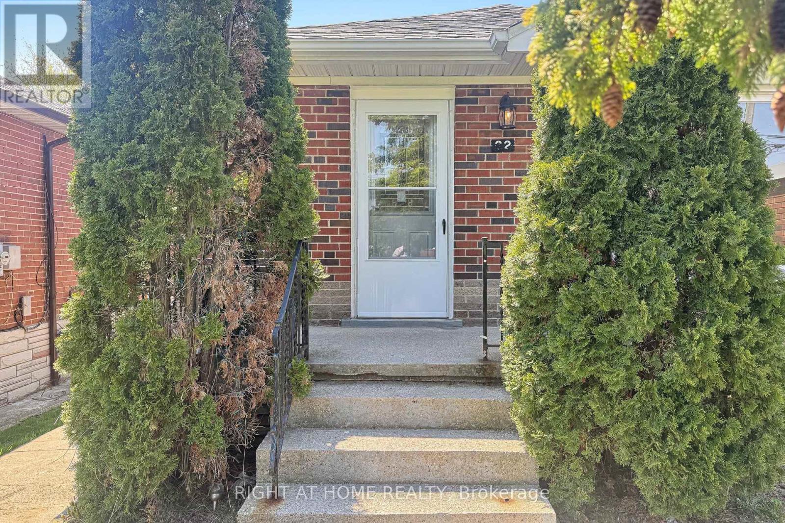 Detached at 22 LINGARDE DRIVE, Toronto