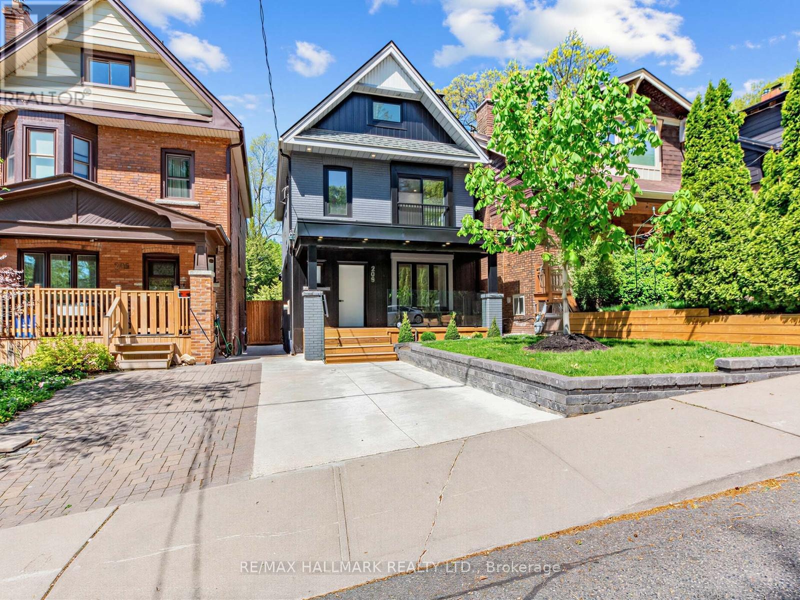 Detached at 208 GAINSBOROUGH ROAD, Toronto (Woodbine Corridor)