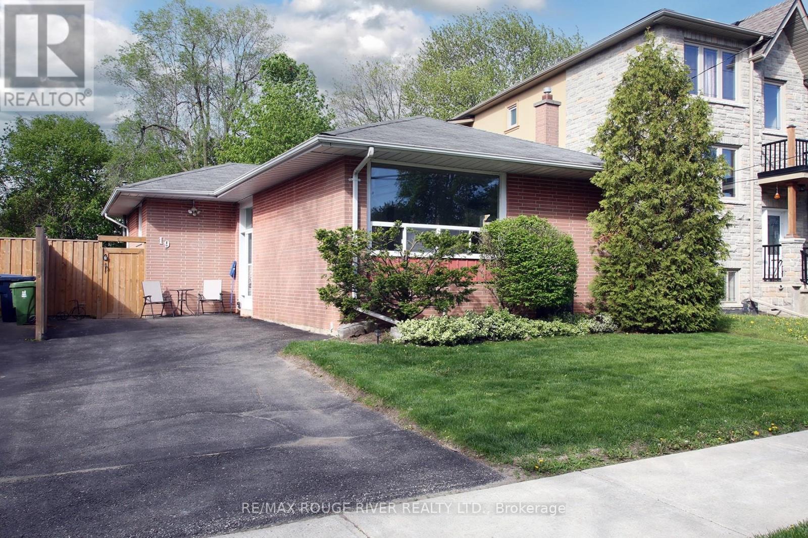 Detached at 19 THORNBECK DRIVE, Toronto (Woburn)