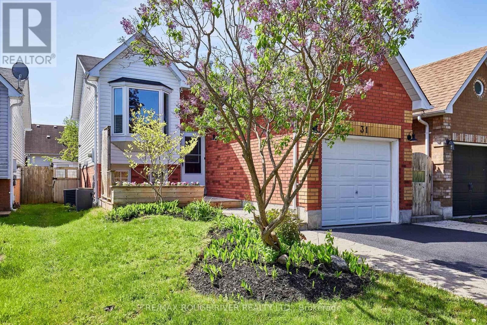 Semi-Detached/Link at 31 CHAMPINE SQUARE, Clarington (Bowmanville)