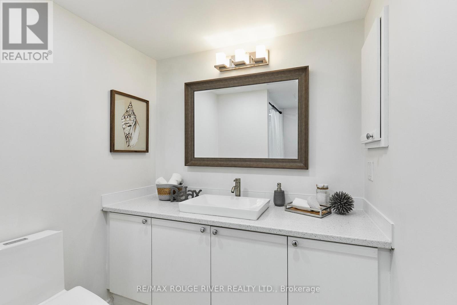 Semi-Detached/Link at 31 CHAMPINE SQUARE, Clarington