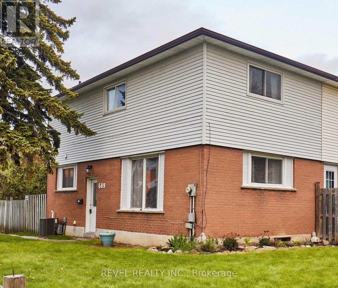 Semi-Detached/Link at 689 GIBB STREET, Oshawa (Vanier)