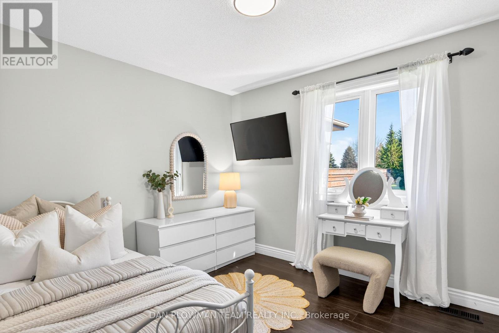 Detached at 11 STEEPLEVIEW COURT, Oshawa