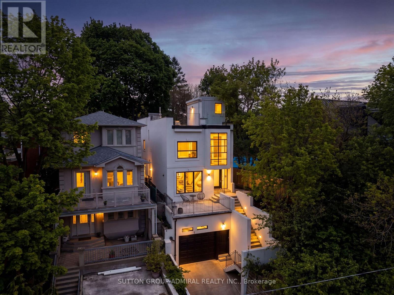Detached at 35 BEECHWOOD DRIVE, Toronto