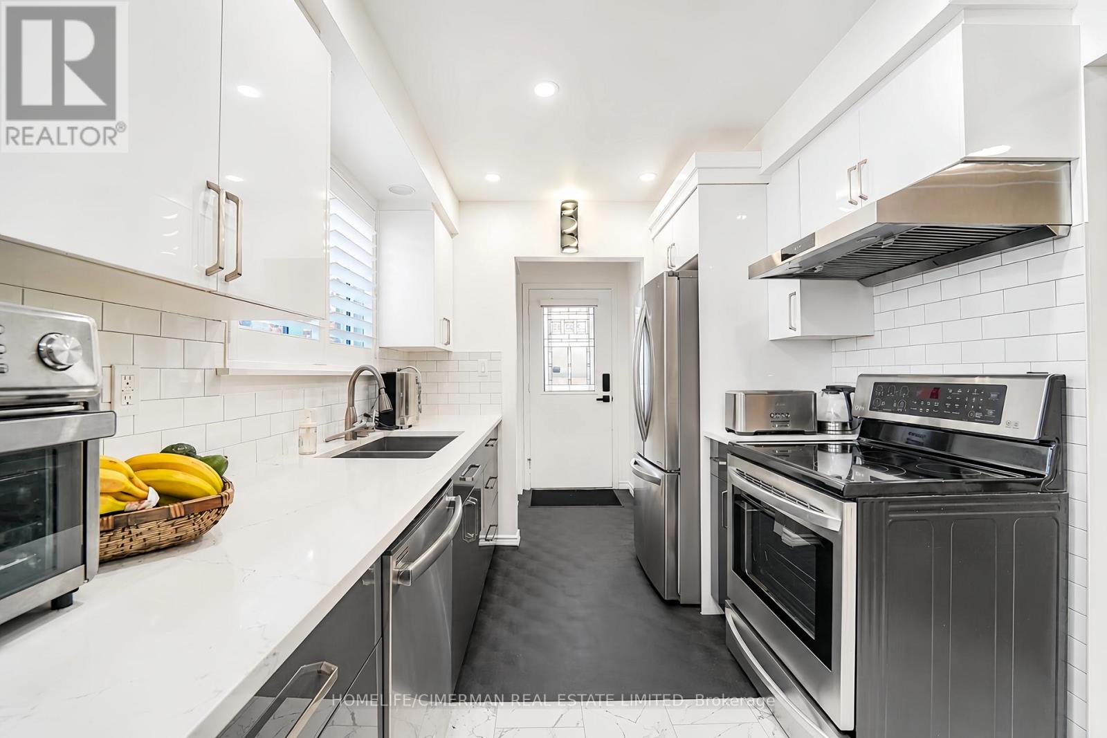 Semi-Detached/Link at 20 LAWRENCE CRESCENT, Clarington