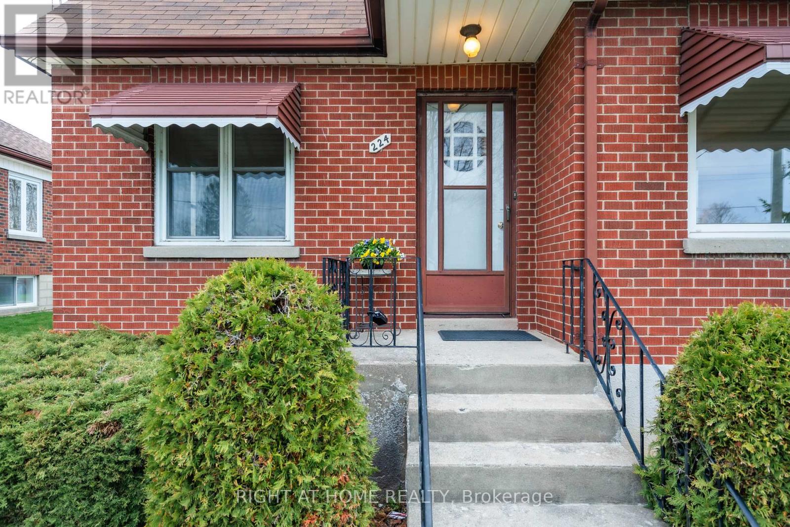 Multiplex at 2ND FLOOR - 224 COLLEGE AVENUE, Oshawa