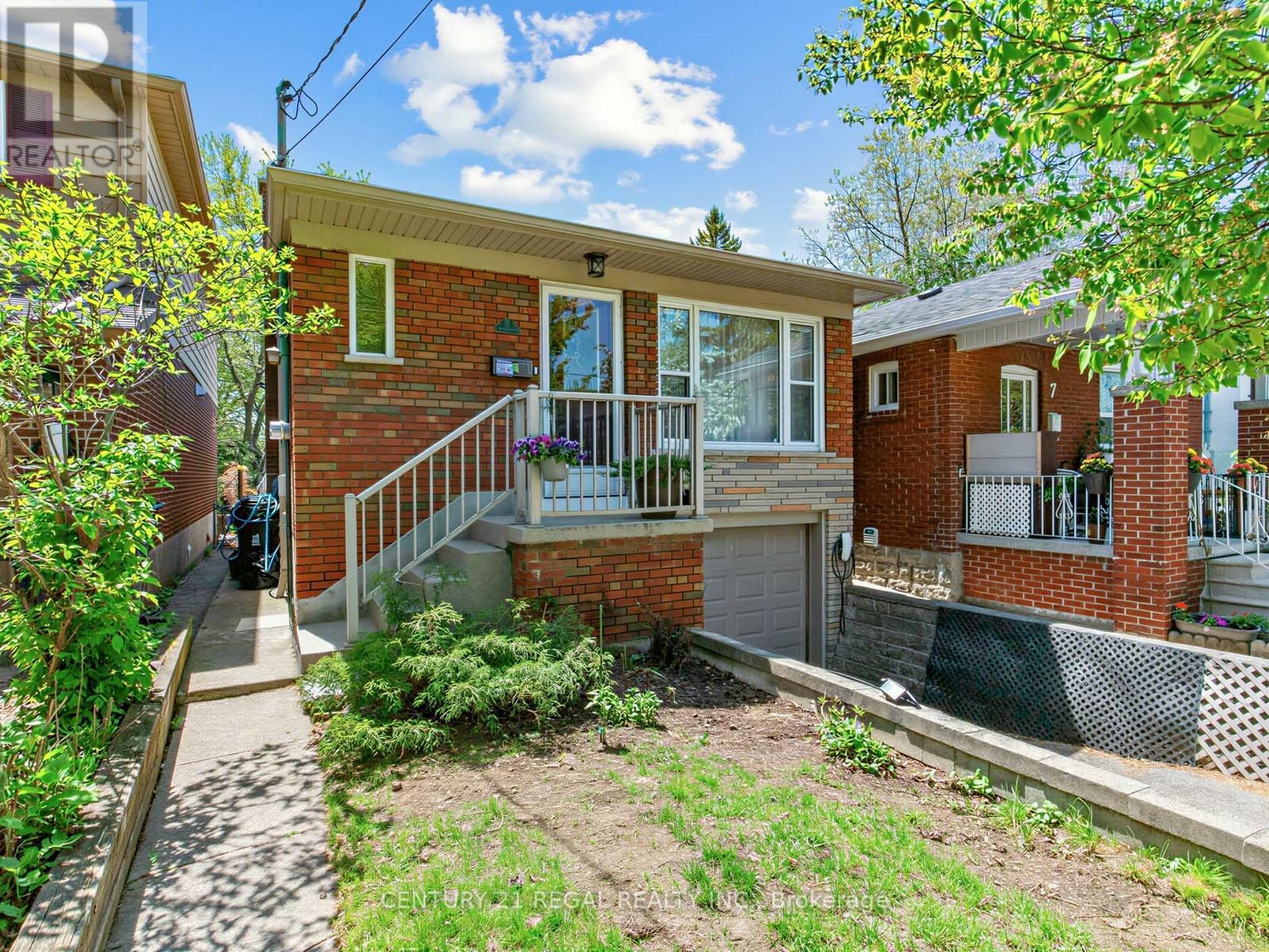 Detached at 9 CRAIGLEE DRIVE, Toronto