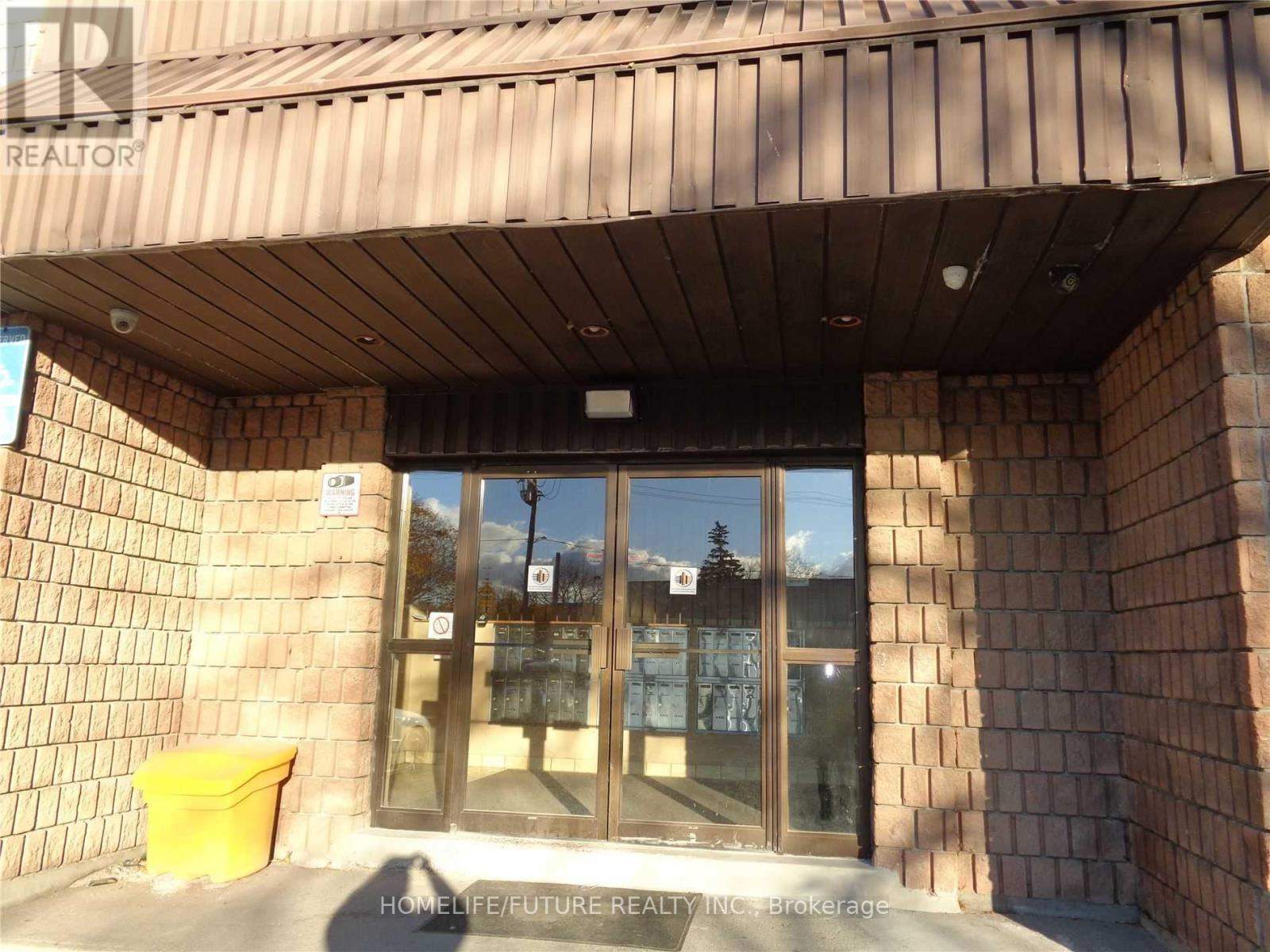 Multiplex at 203 - 560 BLOOR STREET E, Oshawa
