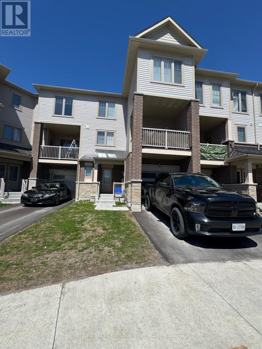 Townhouse at 42 AMBEREEN PLACE E, Clarington (Bowmanville)