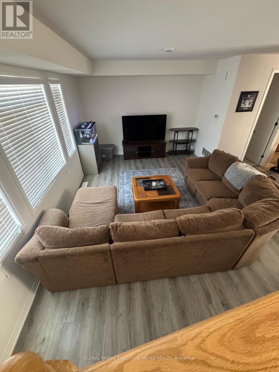 Townhouse at 42 AMBEREEN PLACE E, Clarington