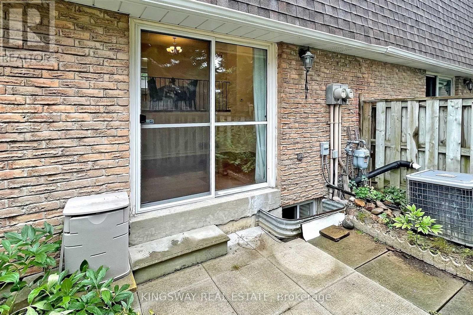 Townhouse at 8 - 300 BRIDELTOWN CIRCLE, Toronto