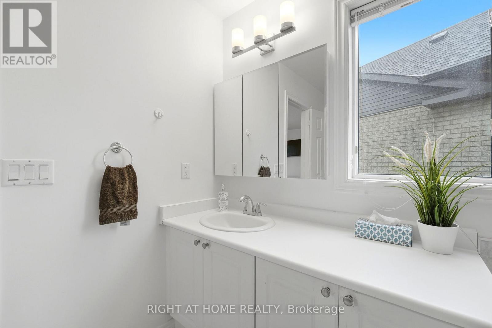 Detached at 16 MCNEILAGE COURT, Ajax