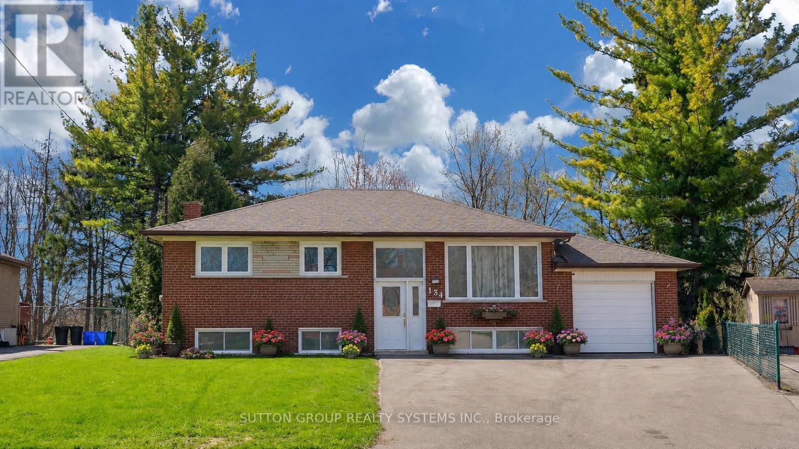 Detached at 134 SUSSEX STREET, Oshawa (Eastdale)
