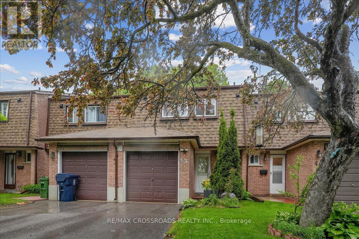 Townhouse at 43 - 121 L'AMOREAUX DRIVE, Toronto