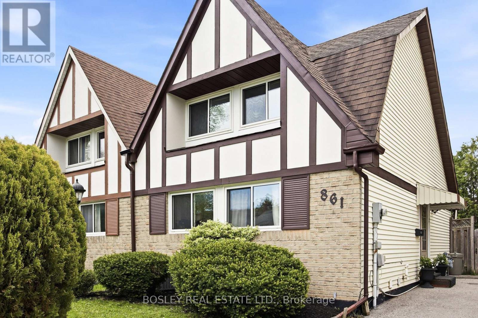 Semi-Detached/Link at 861 TRADDLES AVENUE, Oshawa