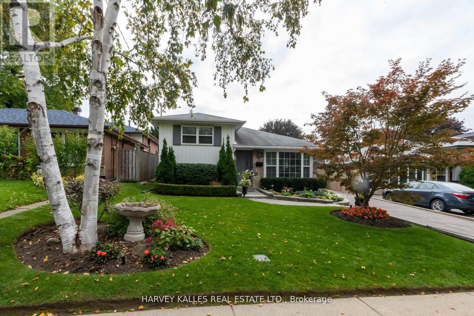 Detached at 35 MANORGLEN CRESCENT, Toronto