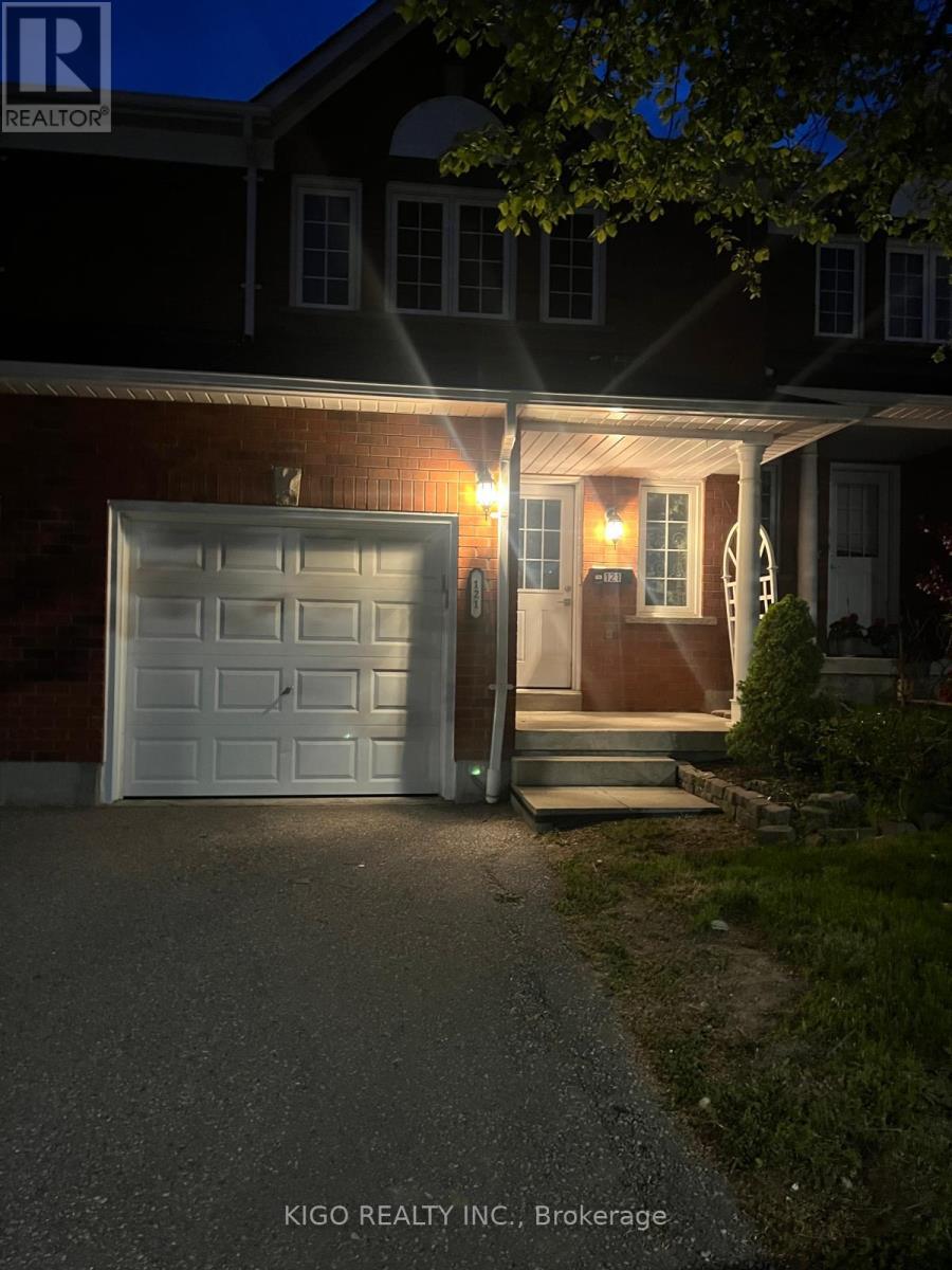 Townhouse at 121 - 10 BASSETT BOULEVARD, Whitby