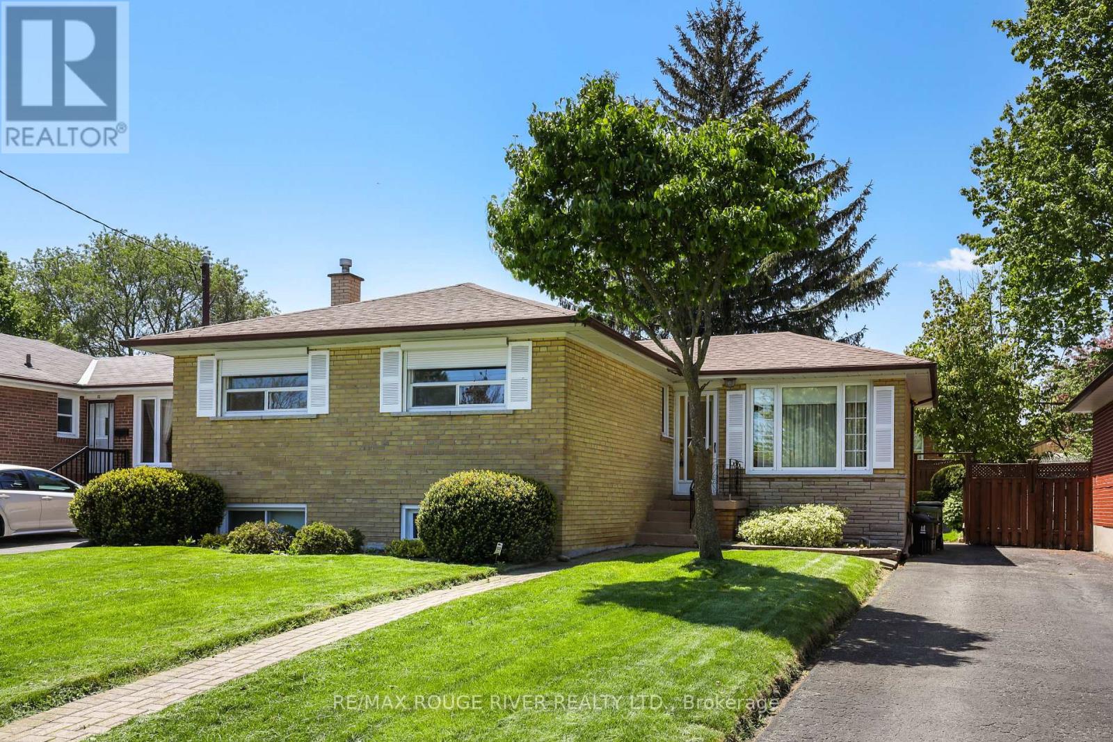 Detached at 14 FARMBROOK ROAD, Toronto