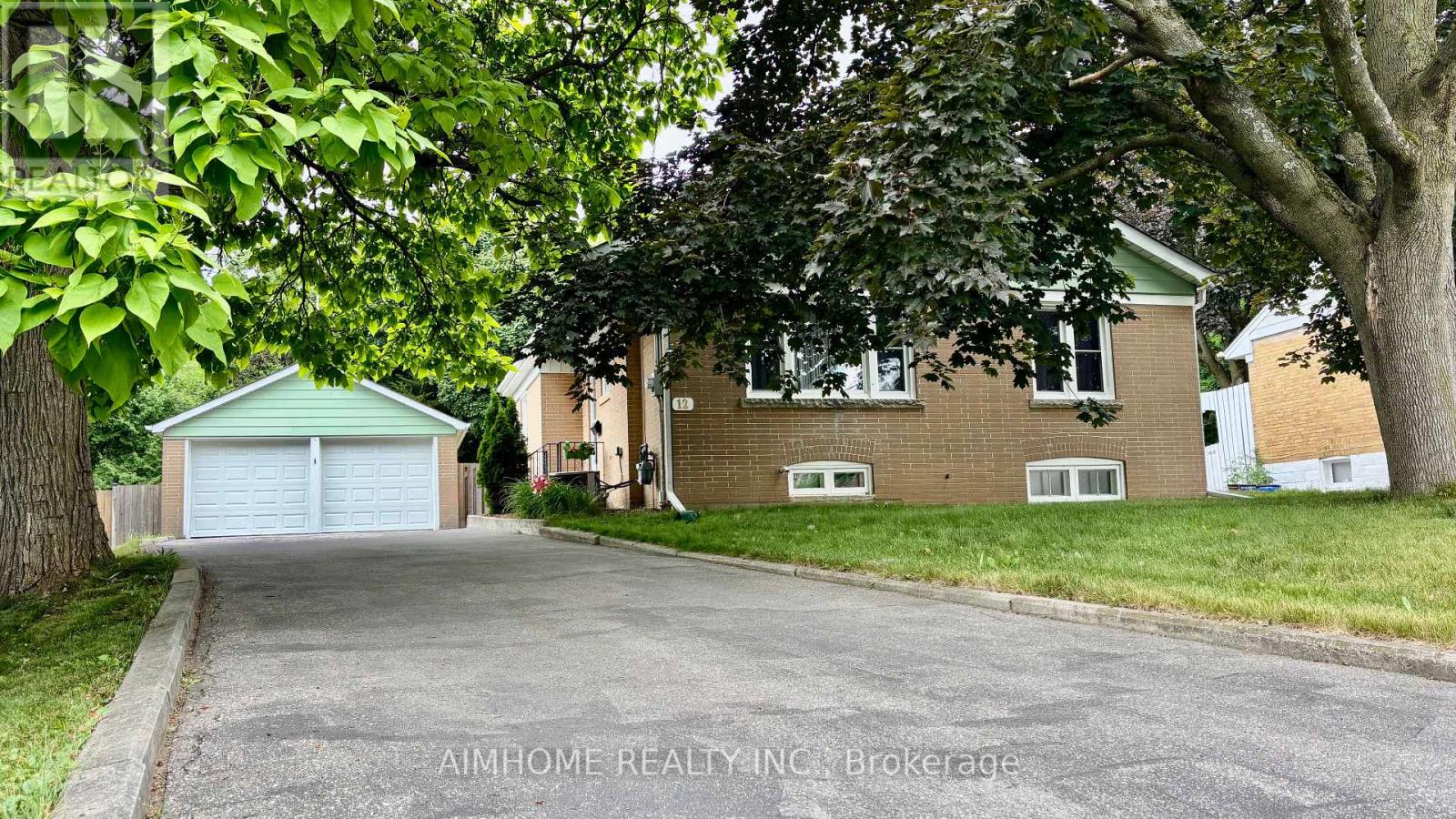 Detached at 12 CANHAM CRESCENT, Toronto