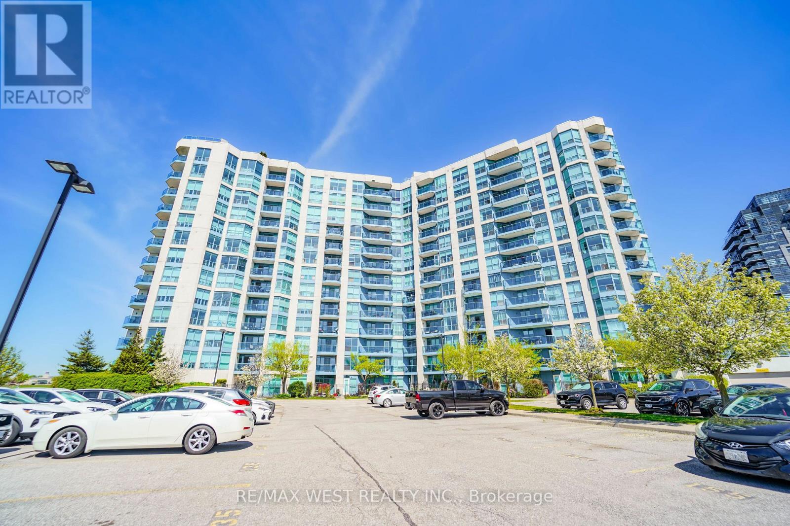 Apartment at 216 - 340 WATSON STREET W, Whitby (Port Whitby)