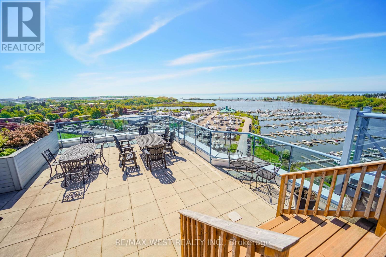 Apartment at 216 - 340 WATSON STREET W, Whitby