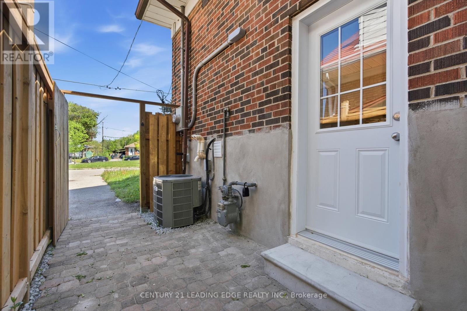 Detached at LOWER LEVEL - 141 ROEBUCK DRIVE, Toronto