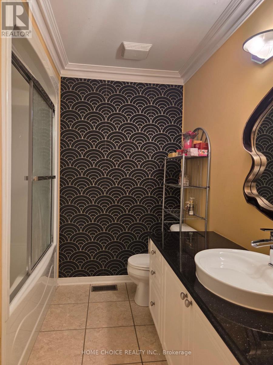 Townhouse at 52 - 460 WOODMOUNT DRIVE, Oshawa