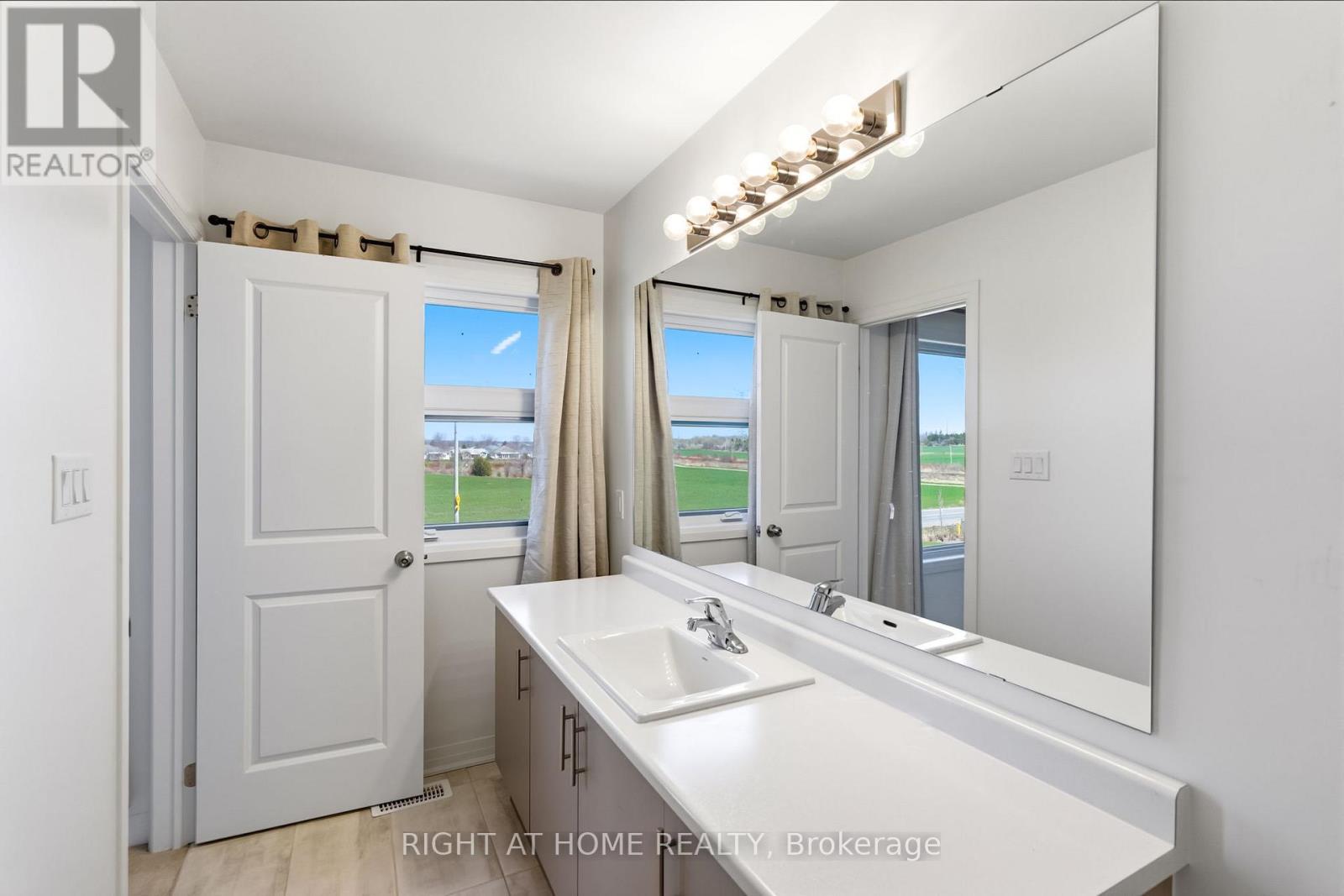 Townhouse at 152 SAILORS LANDING, Clarington