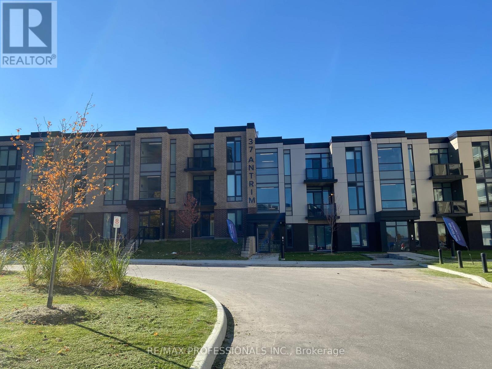 Townhouse at 207 - 37 ANTRIM CRESCENT, Toronto