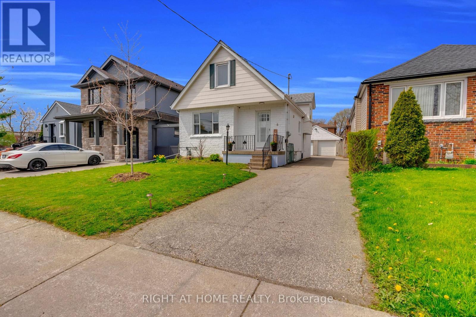 Detached at 6 VANBRUGH AVENUE, Toronto (Birchcliffe-Cliffside)
