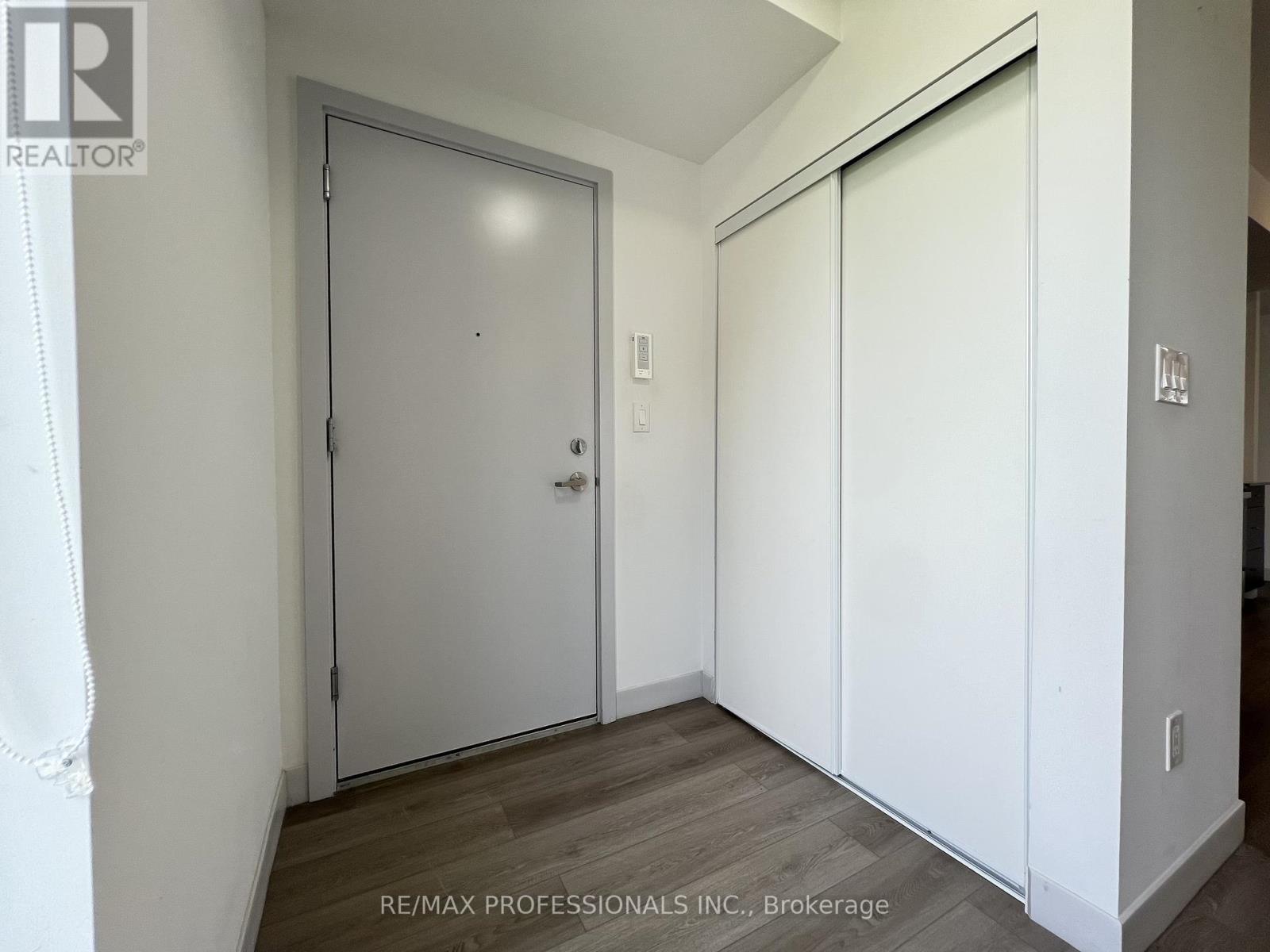 Townhouse at 305 - 37 ANTRIM CRESCENT, Toronto