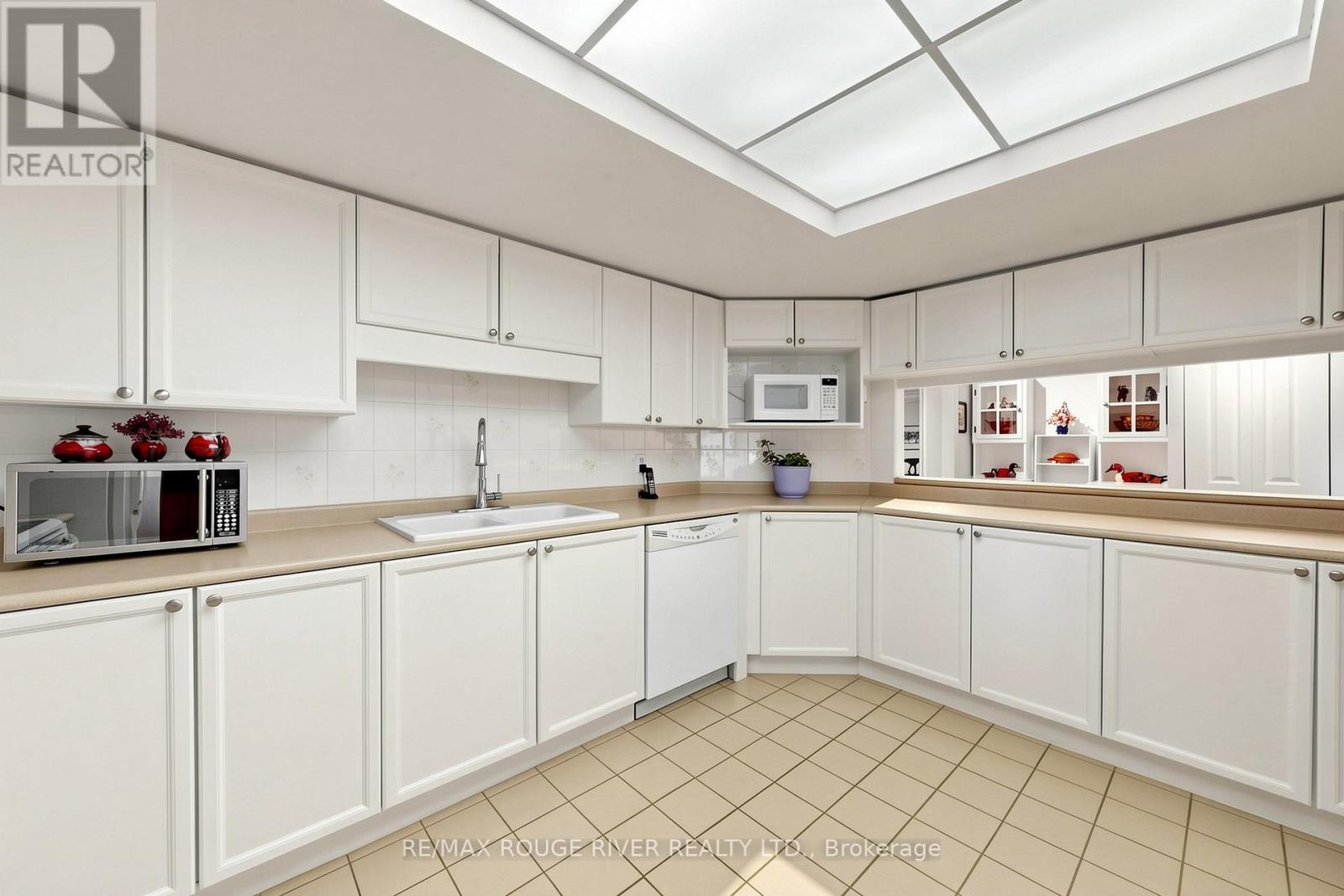 Apartment at 402 - 70 CUMBERLAND LANE, Ajax