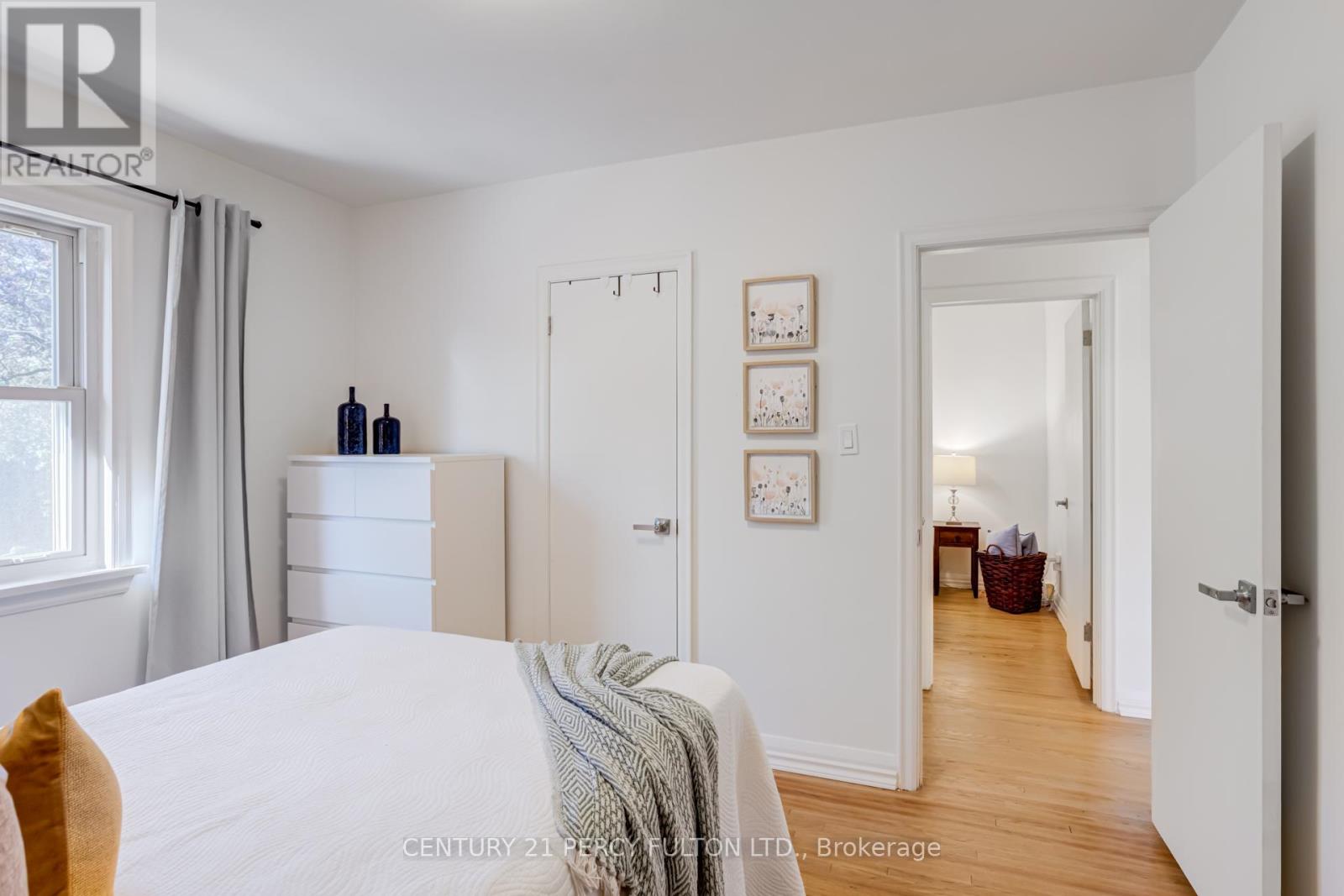 Detached at 10 MENDIP CRESCENT, Toronto