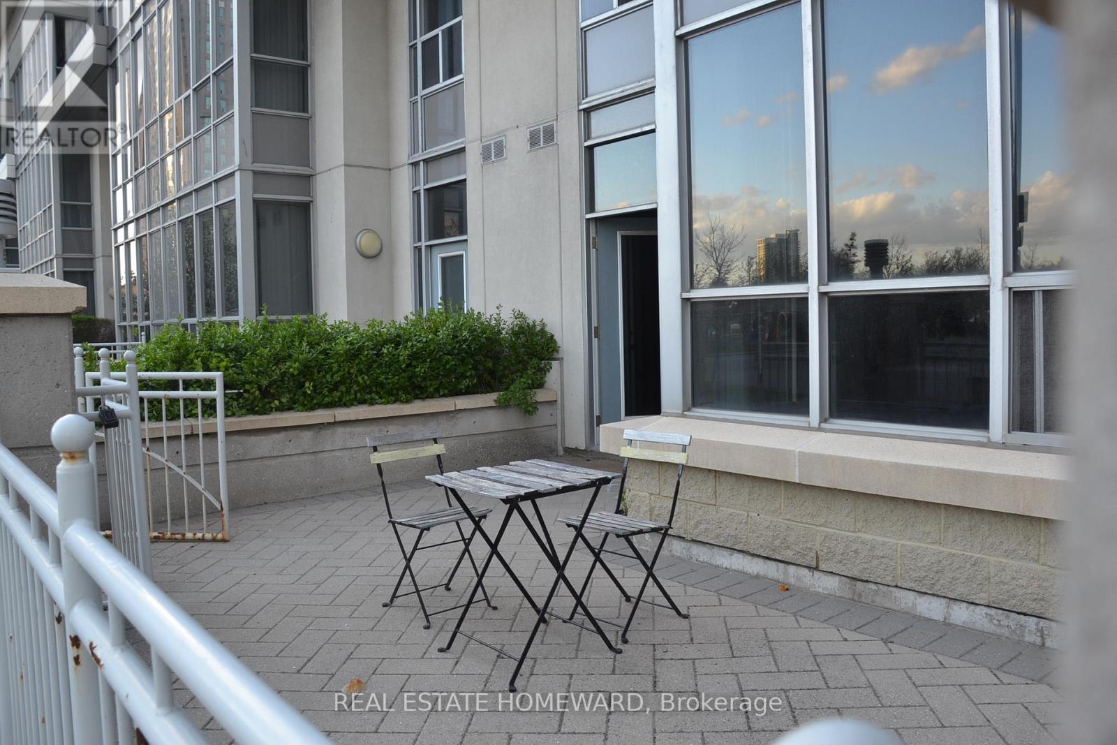 Townhouse at 126 - 38 LEE CENTRE DRIVE, Toronto (Woburn)
